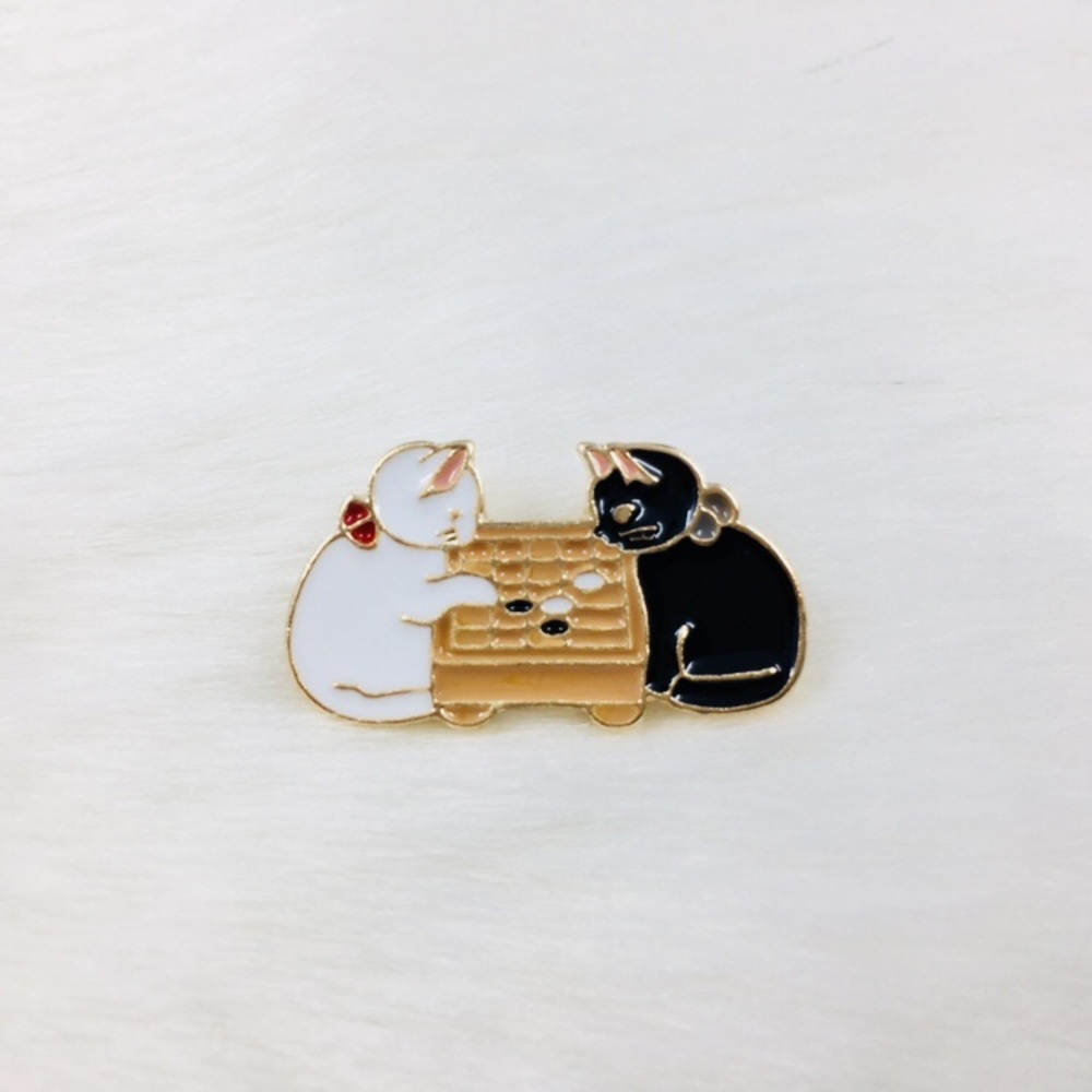‼️Bundled Only‼️Cute Cats Playing Chess Pin - Picture 4 of 4